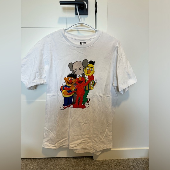 Uniqlo x Sesame Street x KAWS - Picture 1 of 3